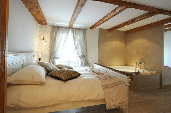 Badewanne Im Schlafzimmer
 Romantisches Design mit einer Badewanne im Schlafzimmer