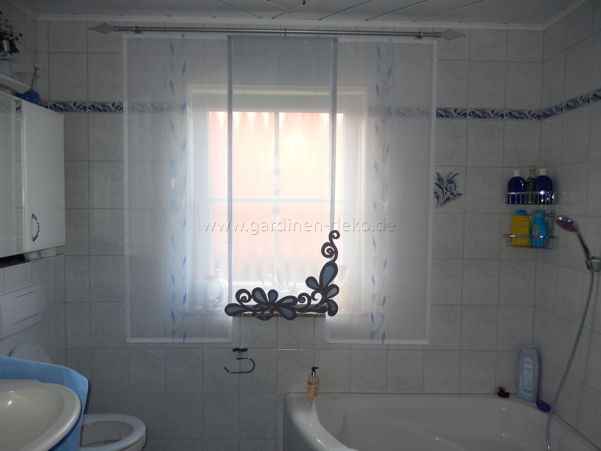 Badezimmer Gardinen
 Heller Badezimmer Schiebe Vorhang in weiß blau
