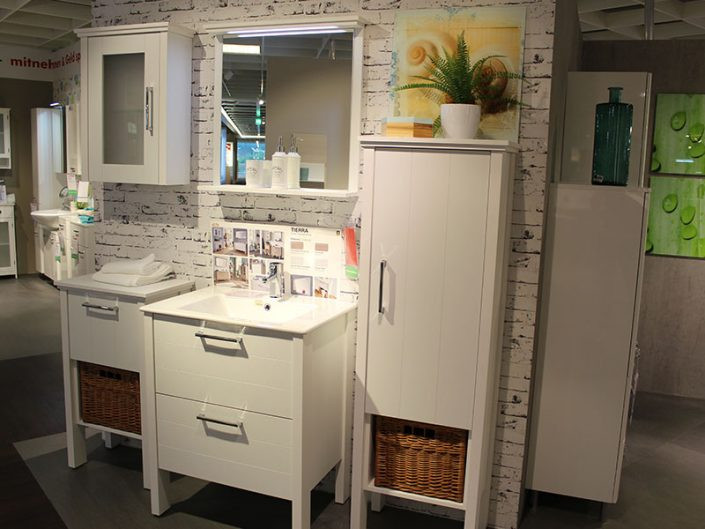 Badezimmer Komplett
 Badezimmer komplett Möbel Wallach