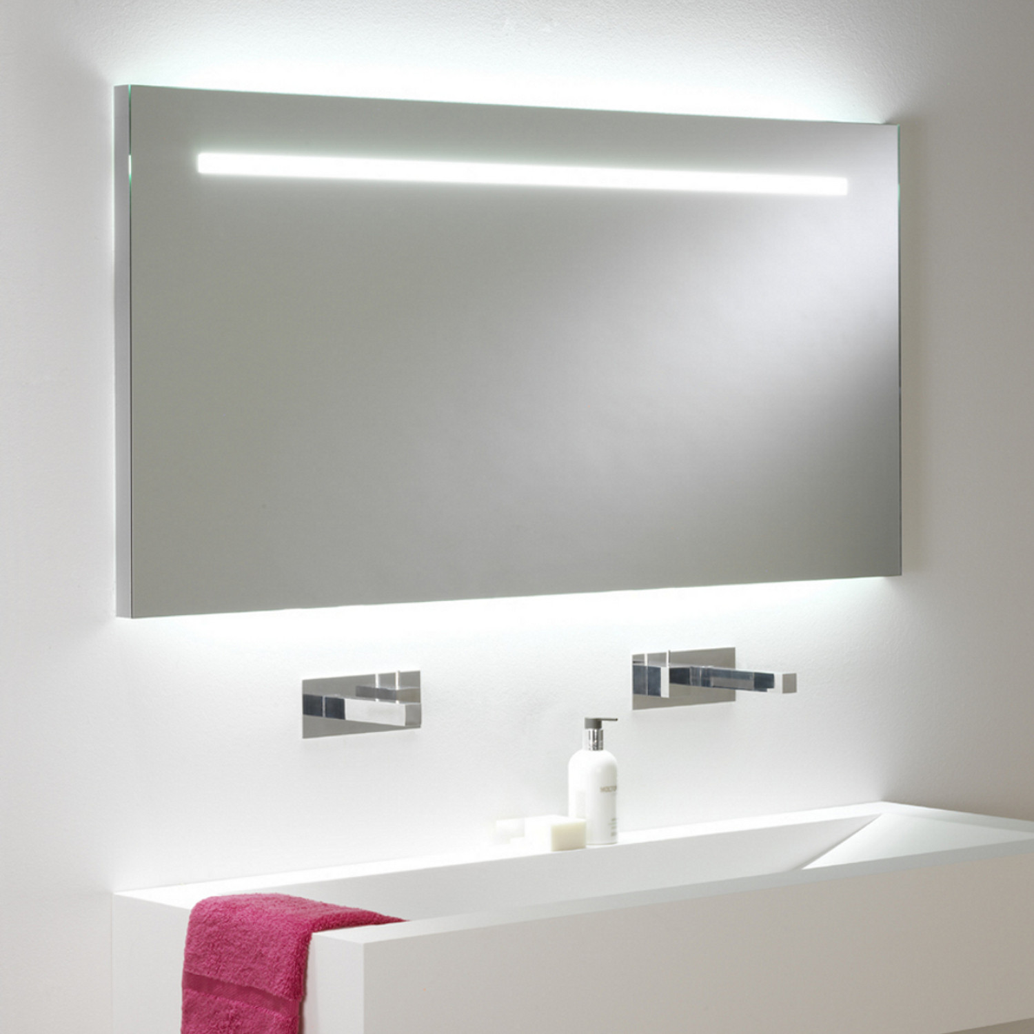 Badezimmerspiegel Mit Beleuchtung
 Großer eindrucksvoller Badspiegel mit Beleuchtung und