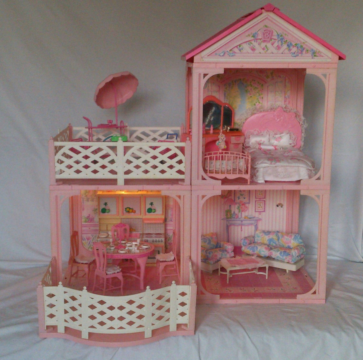 Barbie Haus
 Gebraucht Barbie Haus 3 in 1 inkl Möbel Zubehör in