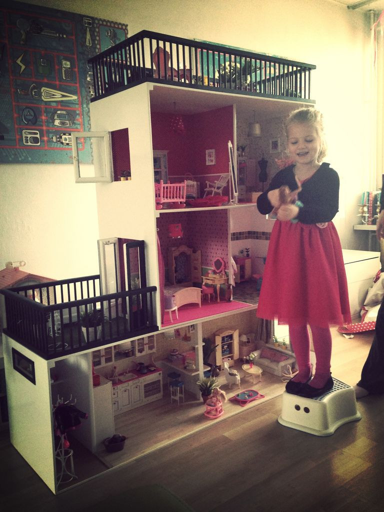 Barbie Haus
 Barbie House for my niece part 2