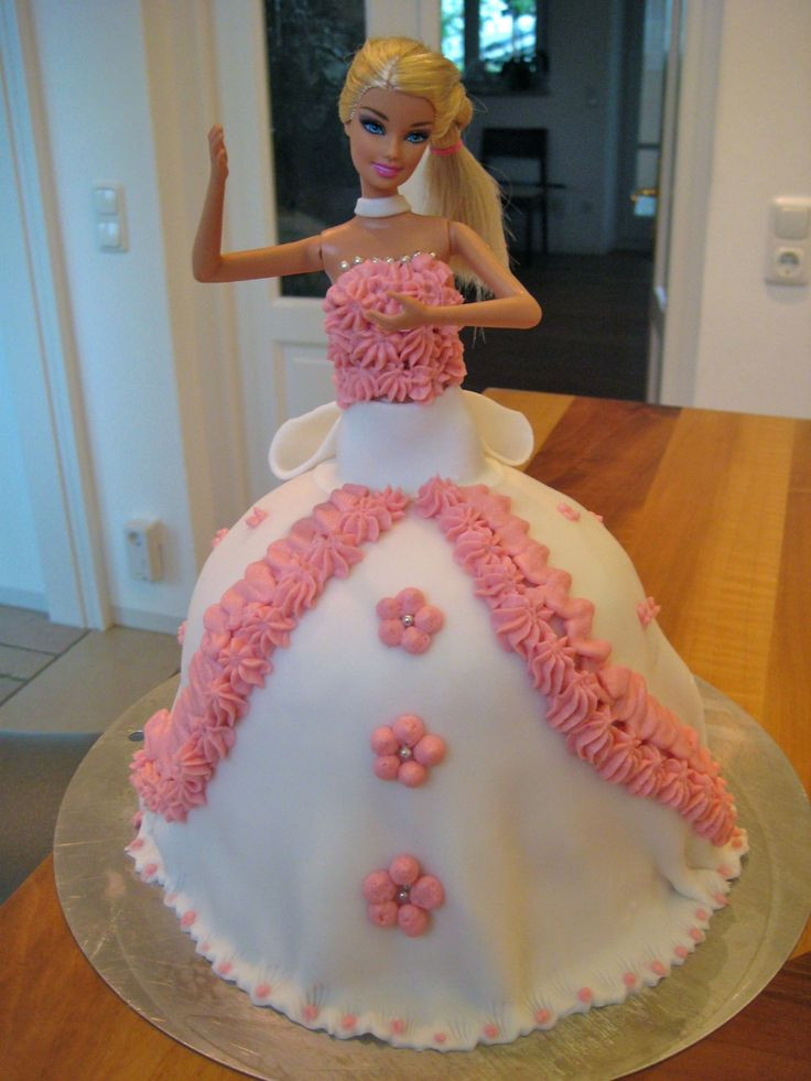 Barbie Kuchen
 barbie kuchen vorne