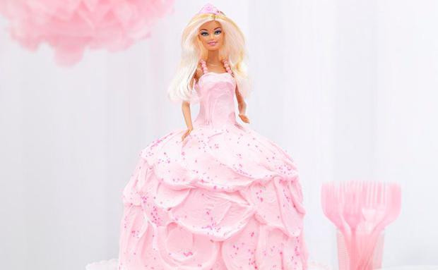 Barbie Kuchen
 Kennst du schon den Barbie Kuchen • WOMAN AT