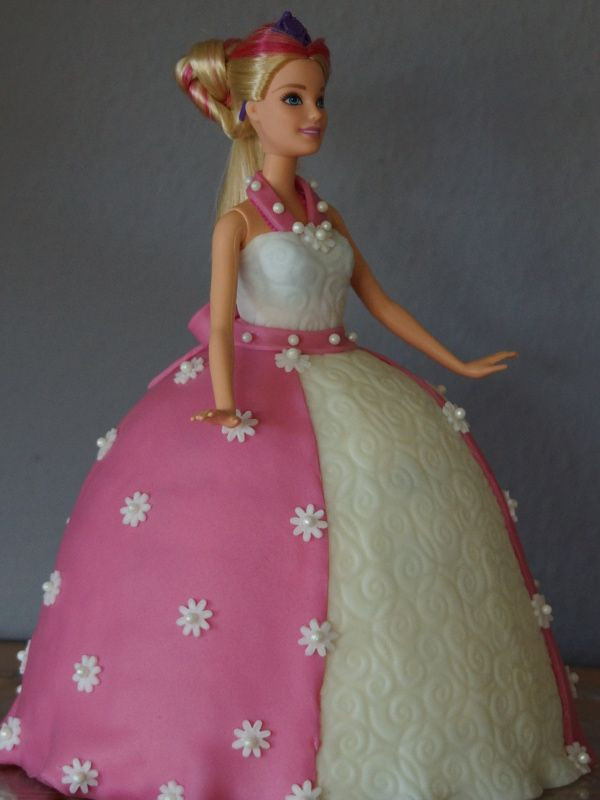 Barbie Kuchen
 Barbietorte Barbietorten Barbie Torte 3D Barbietorte