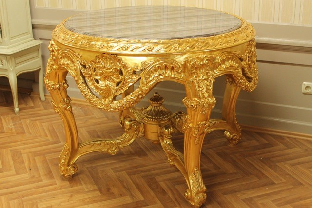 Barock Tisch
 Barock Tisch in gold rund Marmor rot braun Antik Stil