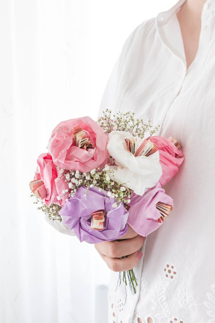 Basteln Zur Hochzeit
 Geldgeschenk zur Hochzeit – Blumen aus Papier basteln