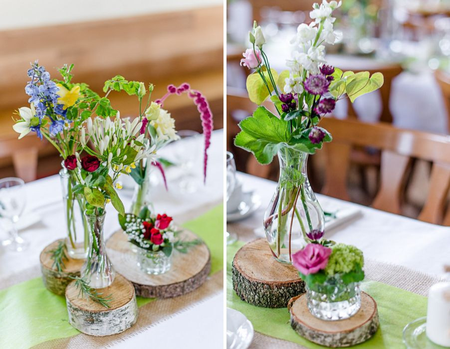 Baumscheiben Deko Hochzeit
 Bunte wilde Blumendeko mit Baumscheiben und Väschen bei