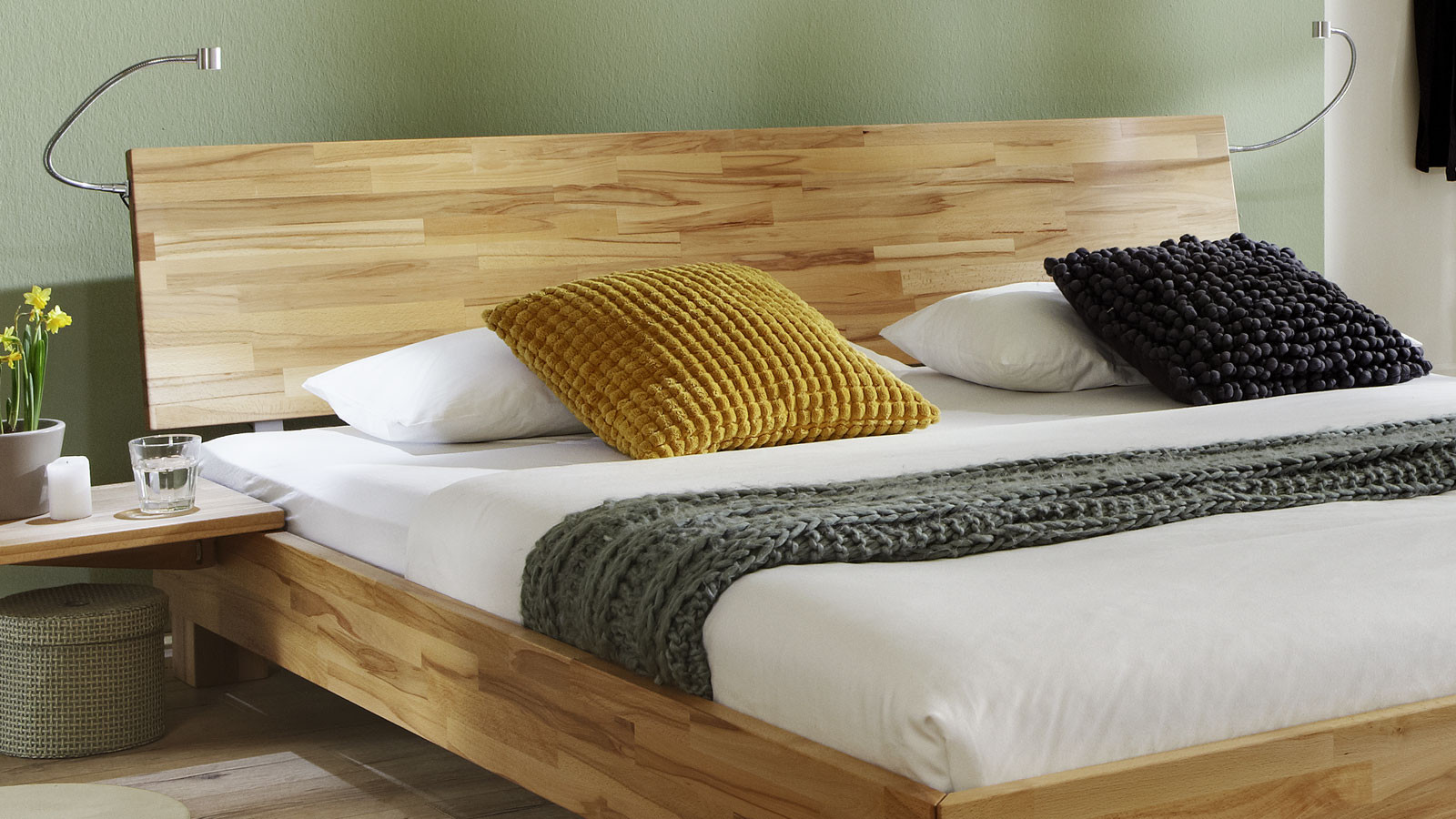 Bett Kopfteil
 Elegantes Doppelbett aus massiver Buche Lesina I BETTEN