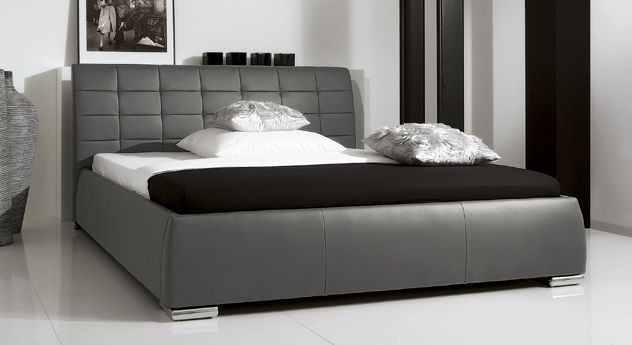 Bett Modern Design
 Graues Kunstlederbett mit Füßen in Chromoptik Tolles