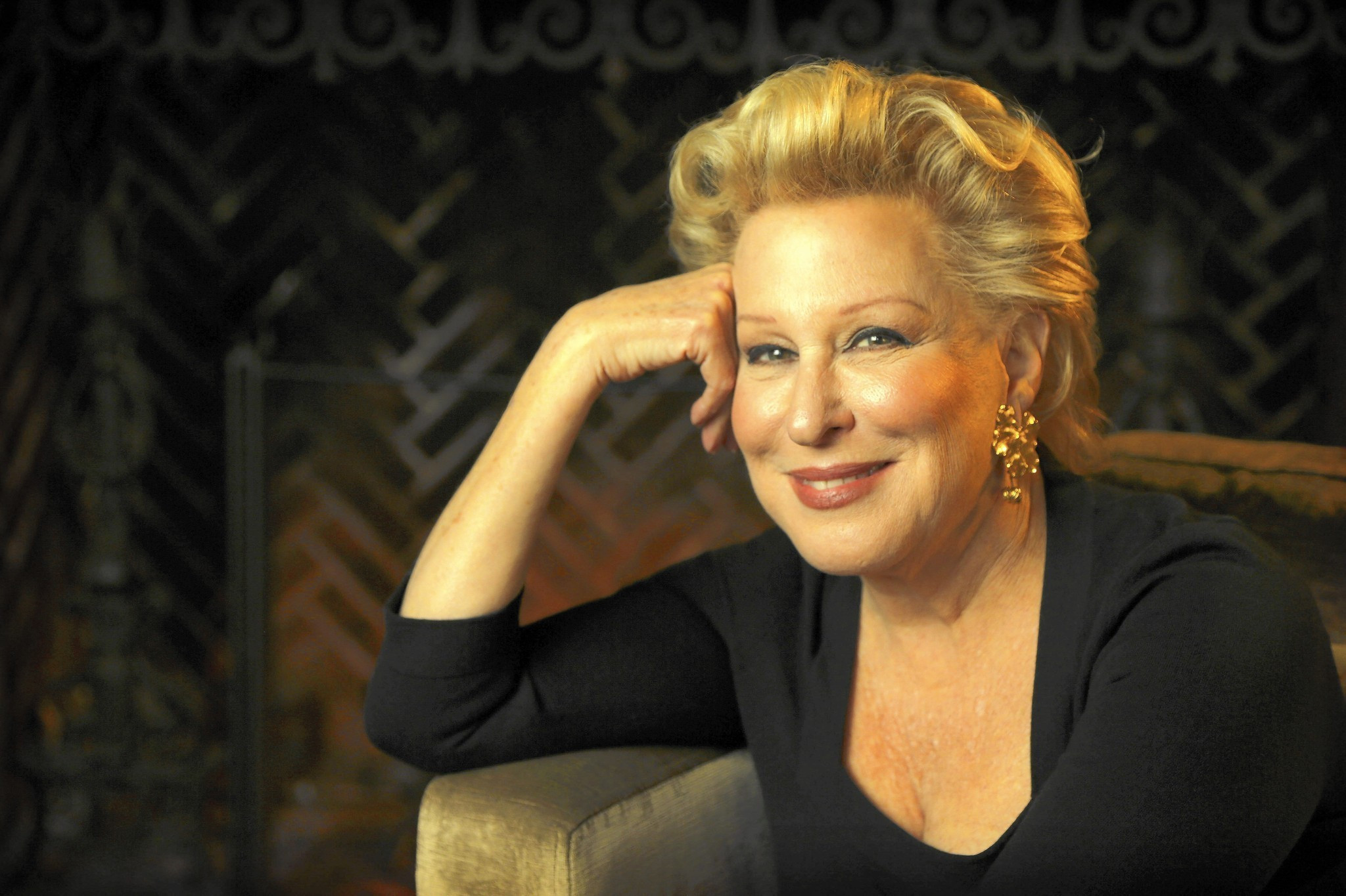 Bette Midler
 Bette Midler doesn t miss a beat amid her Divine
