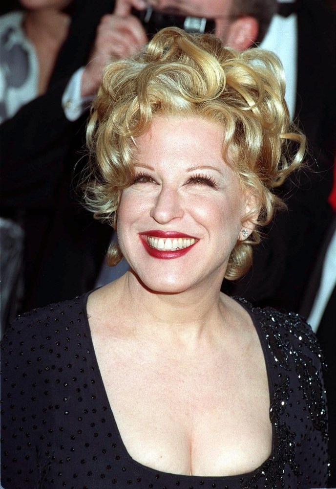 Bette Midler
 9 Jewish Actresses Who Won Oscars Performed at the