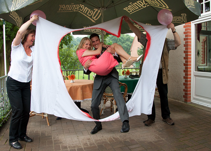 Bettlaken Hochzeit
 Hochzeit – Reportage Foto Ullrich Stendal