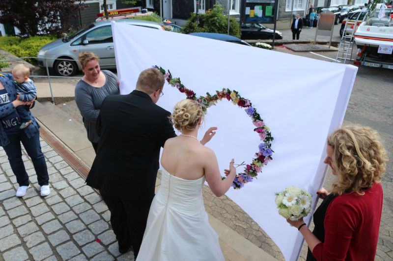 Bettlaken Hochzeit
 Herz Ausschneiden Hochzeit