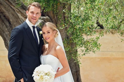 Bilder Hochzeit
 Hochzeit in Italien Manuel Neuer auf Krücken vor dem