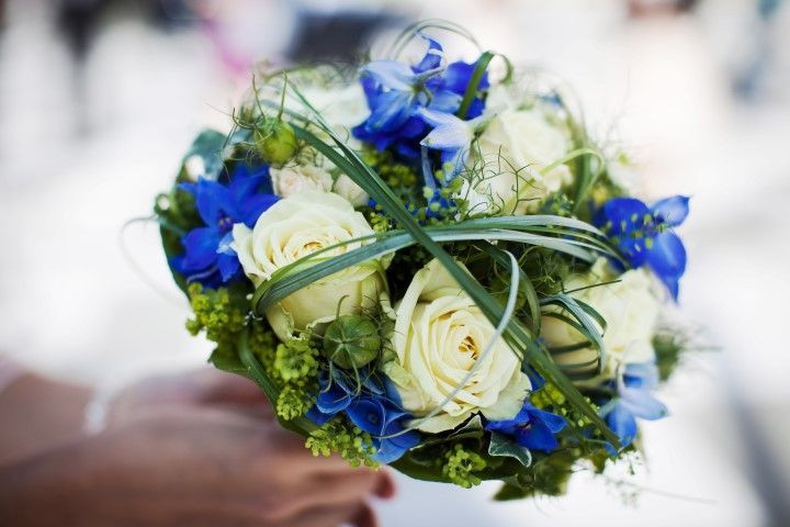 Blaue Blumen Hochzeit
 Ausgefallener Brautstrauss blaue Rosen