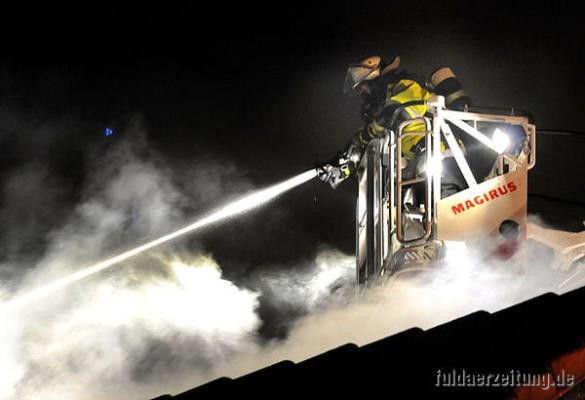 Blitzeinschlag Haus
 Blitzeinschlag Feuer zerstört Haus in Edelzell