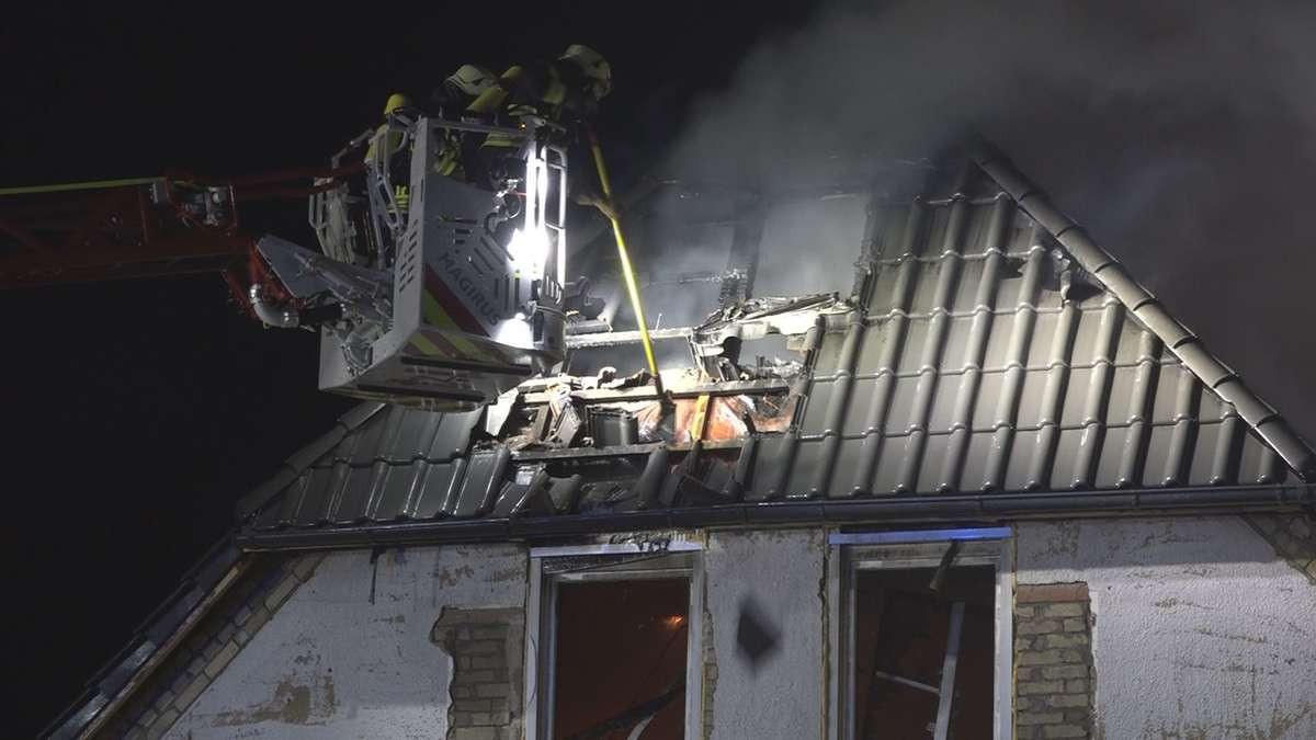 Blitzeinschlag Haus
 Bremen Niedersachsen Blitzeinschlag Haus wird für