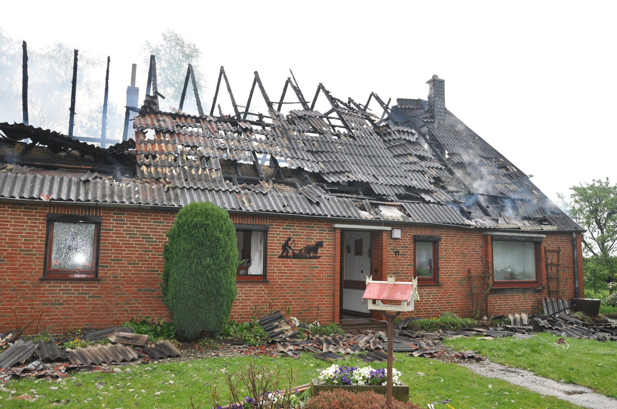 Blitzeinschlag Haus
 Weyhe Weyhe Haus brennt nach Blitzeinschlag bis auf