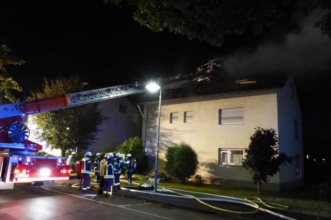 Blitzeinschlag Haus
 Blitzeinschlag setzt Denzlinger Haus in Brand Denzlingen