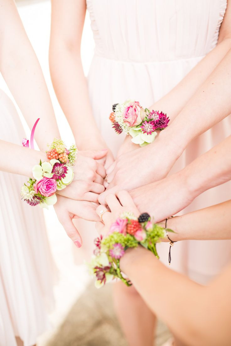 Blumen Armband Hochzeit
 Die 25 besten Ideen zu Standesamt kleid farbig auf