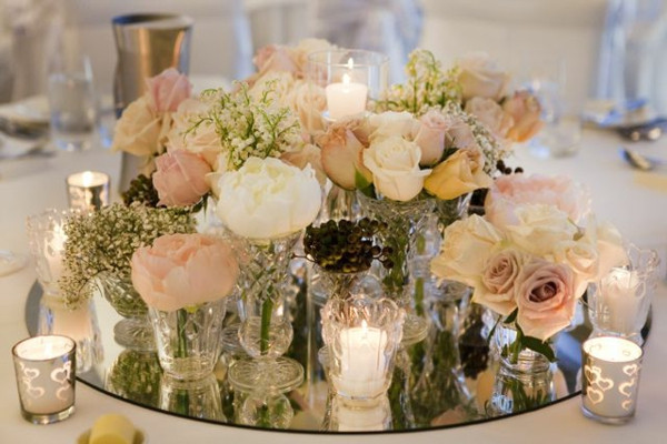 Blumen Tischdeko Hochzeit Runde Tische
 Hochzeitskerzen romantische warme Licht Archzine