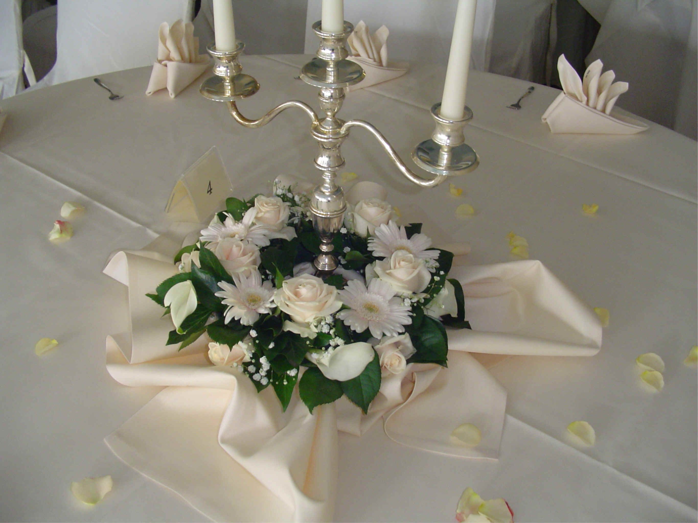 Blumen Tischdeko Hochzeit Runde Tische
 blumenschmuck hochzeit kerzenständer runde tische Google