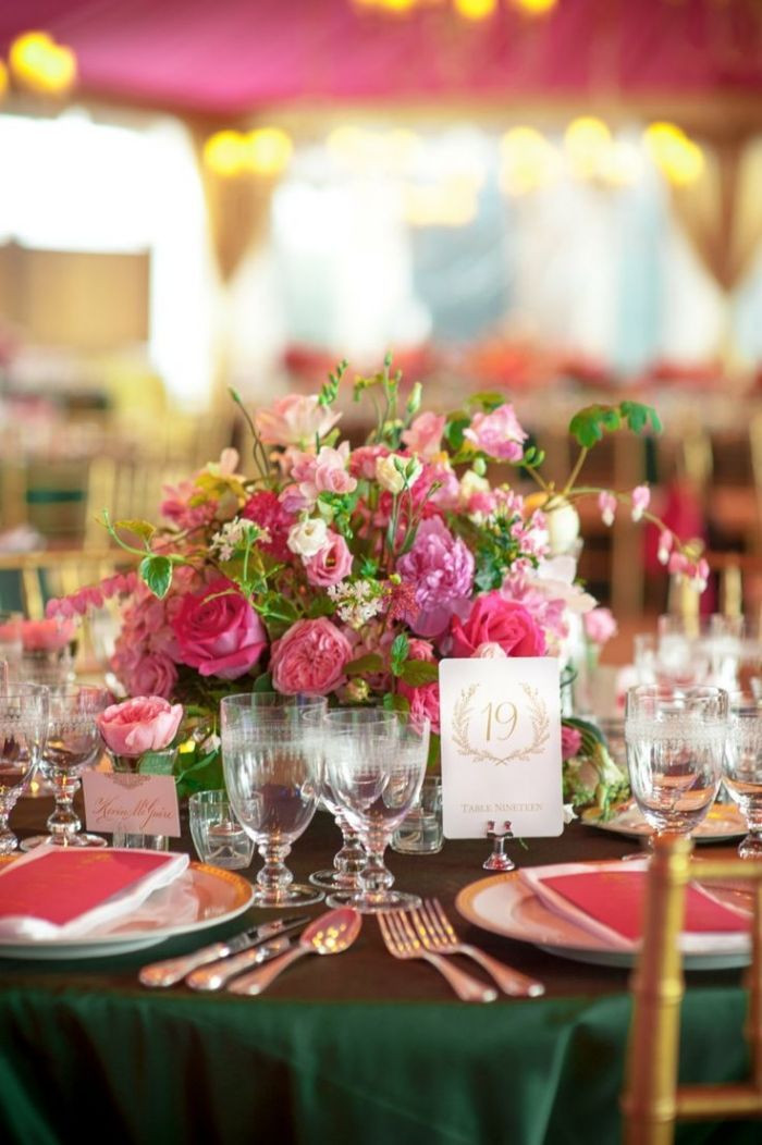 Blumen Tischdeko Hochzeit Runde Tische
 runde Tische zur Hochzeit dekorieren Rosa und