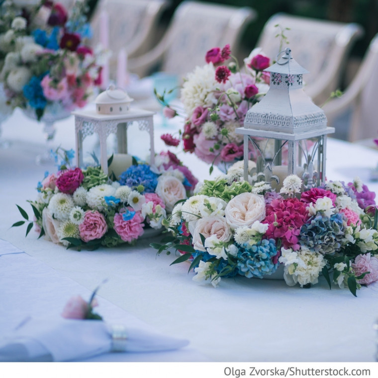 Blumen Zur Hochzeit
 Tischdekoration zur Hochzeit mit Blumen in blau rosa mit