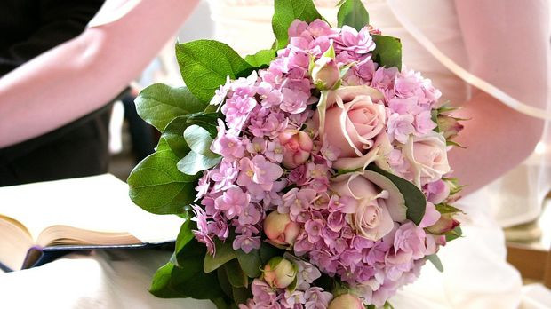 Blumendeko Hochzeit Kosten
 Brautstrauß Bedeutung Kosten und wie sie ihn trocknen