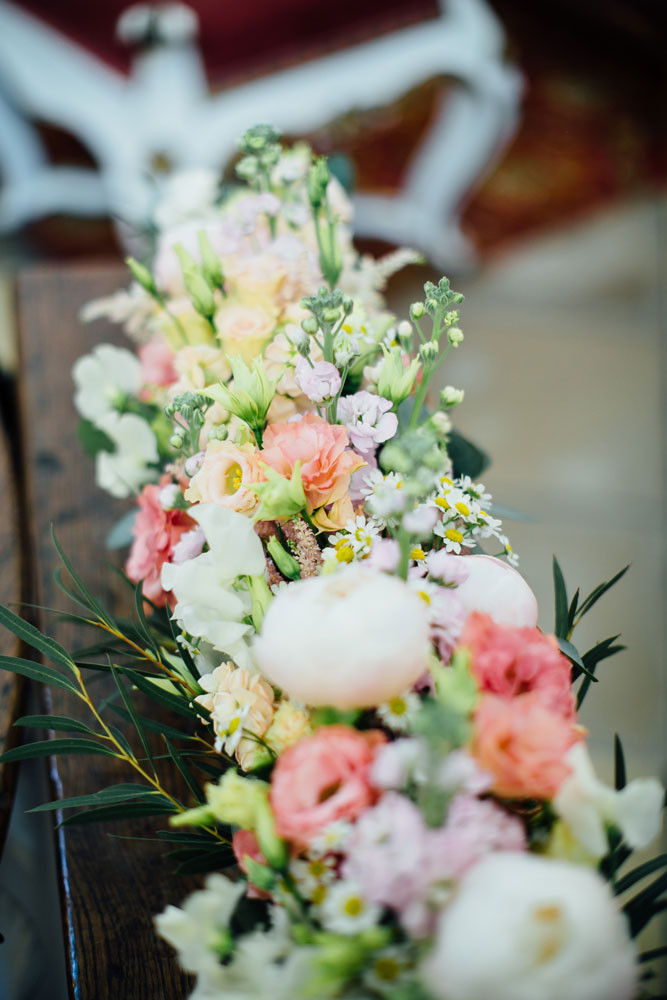 Blumengirlande Hochzeit
 Kirchenschmuck Trauung Blumenfenster Dachau Tel