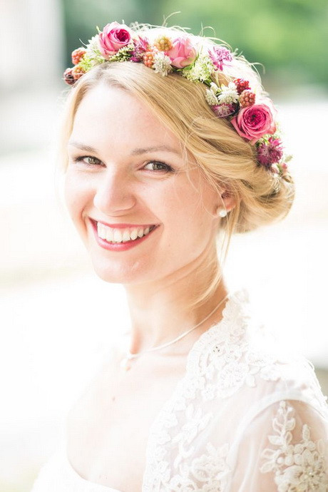 Blumenkranz Haare Hochzeit
 Blumenkranz frisur