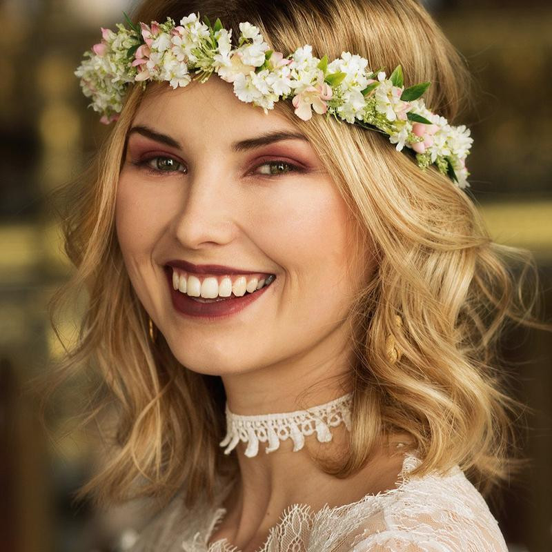 Blumenkranz Haare Hochzeit
 Blumenkranz Nyven – Fleuriscoeur