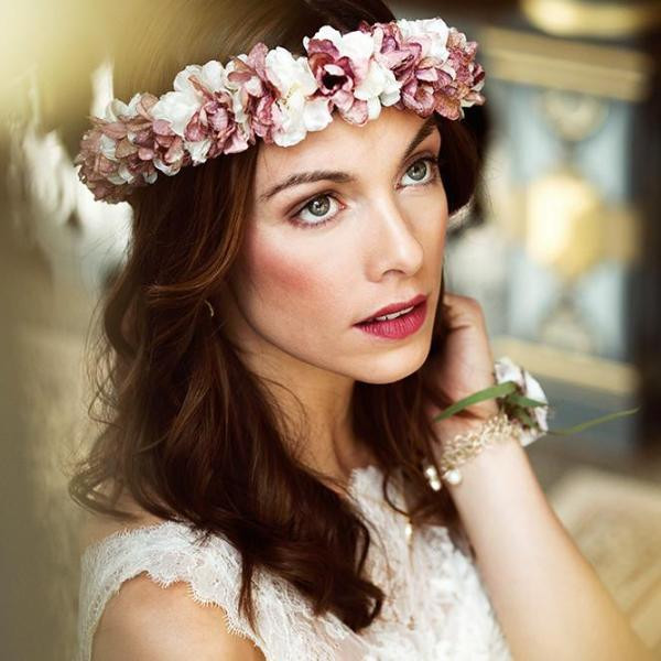 Blumenkranz Haare Hochzeit
 Blumenkranz rosa und weiß