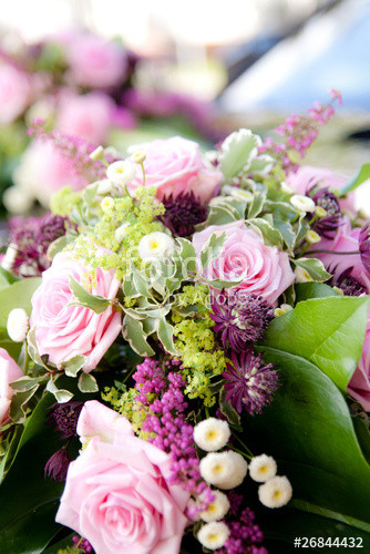 Blumenschmuck Auto Hochzeit
 "Hochzeit Auto Blumenschmuck" Stockfotos und lizenzfreie