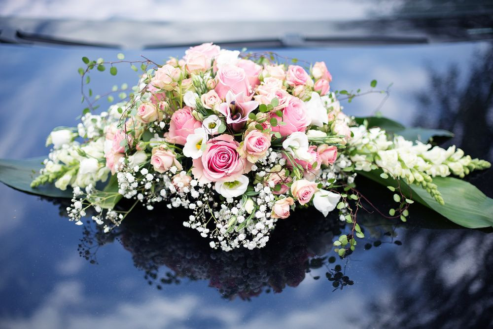 Blumenschmuck Auto Hochzeit
 Lovely bouquet on the car Mehr Hochzeit