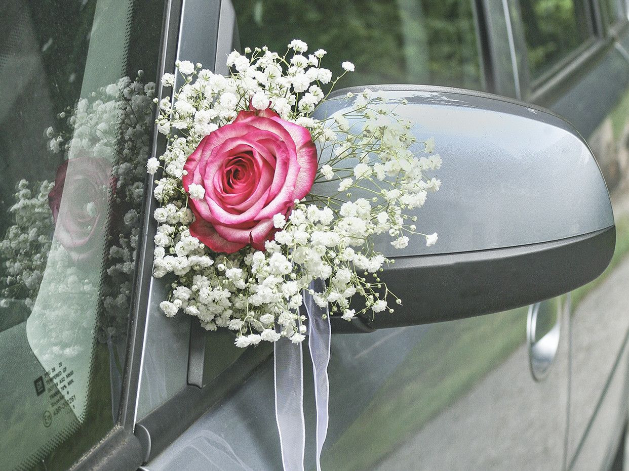 Blumenschmuck Auto Hochzeit
 Blumendeko auf der Hochzeit mit Schleierkraut