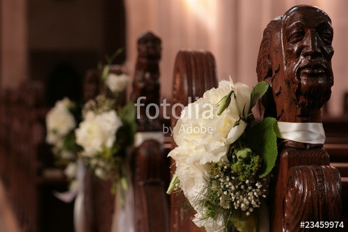 Blumenschmuck Hochzeit Kirche
 "Blumenschmuck in Kirche" Stockfotos und lizenzfreie