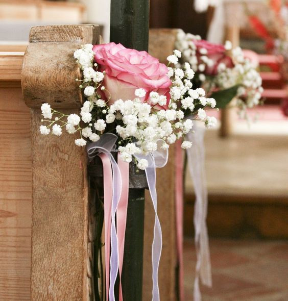 Blumenschmuck Kirche Hochzeit
 Blumendeko auf der Hochzeit mit Schleierkraut