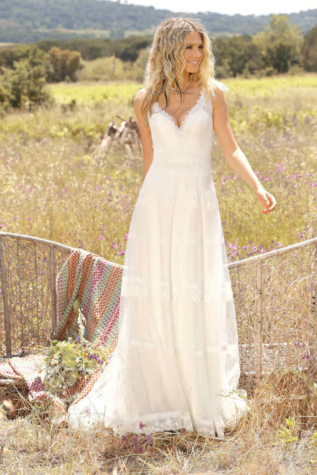 Bohemian Hochzeitskleid
 Boho Brautkleid vs Vintage Brautkleid Der große Trend 2019