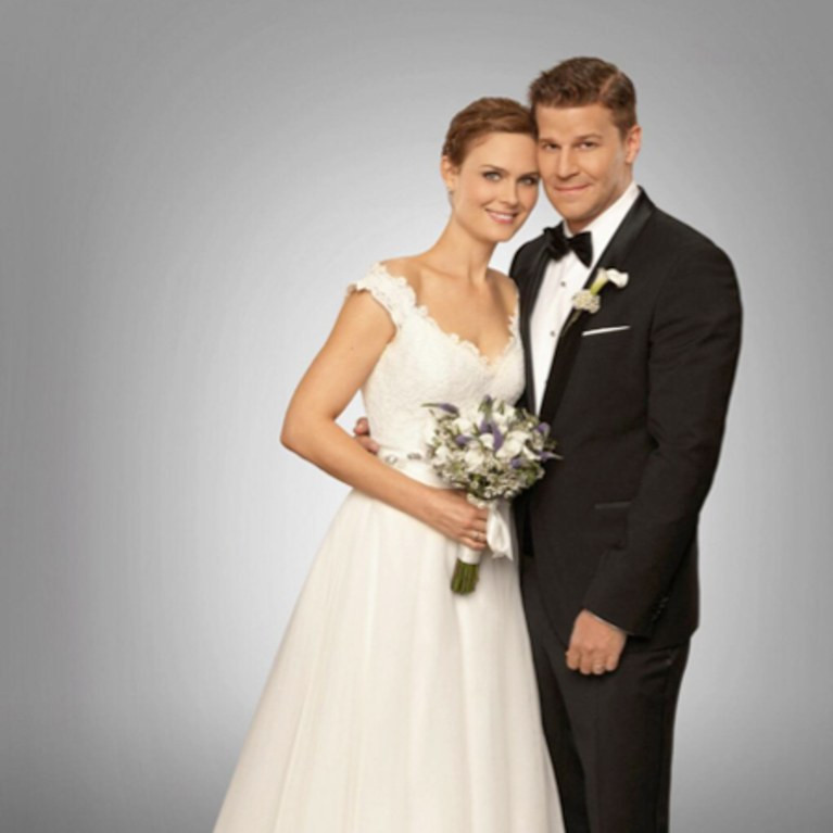 Bones Hochzeit
 Bones Emily Deschanel Wears a Legends by Romona Keveza