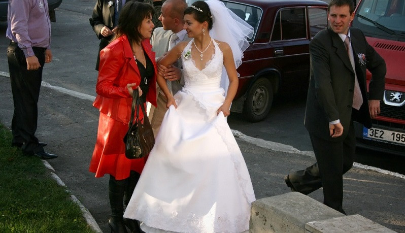 Bräuche Hochzeit
 Bräuche zur Hochzeit Womit überrascht man ein Brautpaar