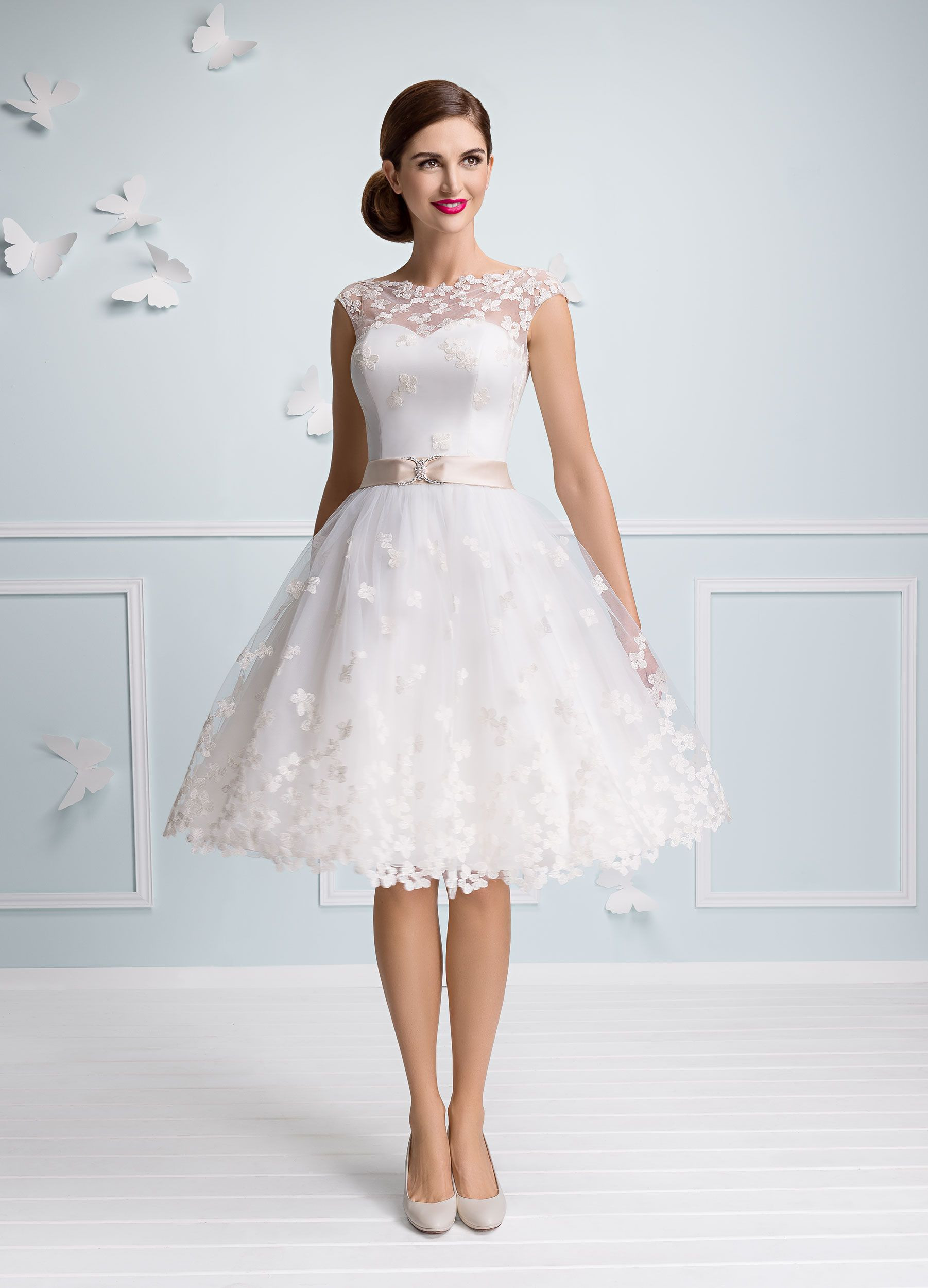 Brautkleid Für Standesamt
 Die besten 25 Hochzeitskleider standesamt Ideen auf