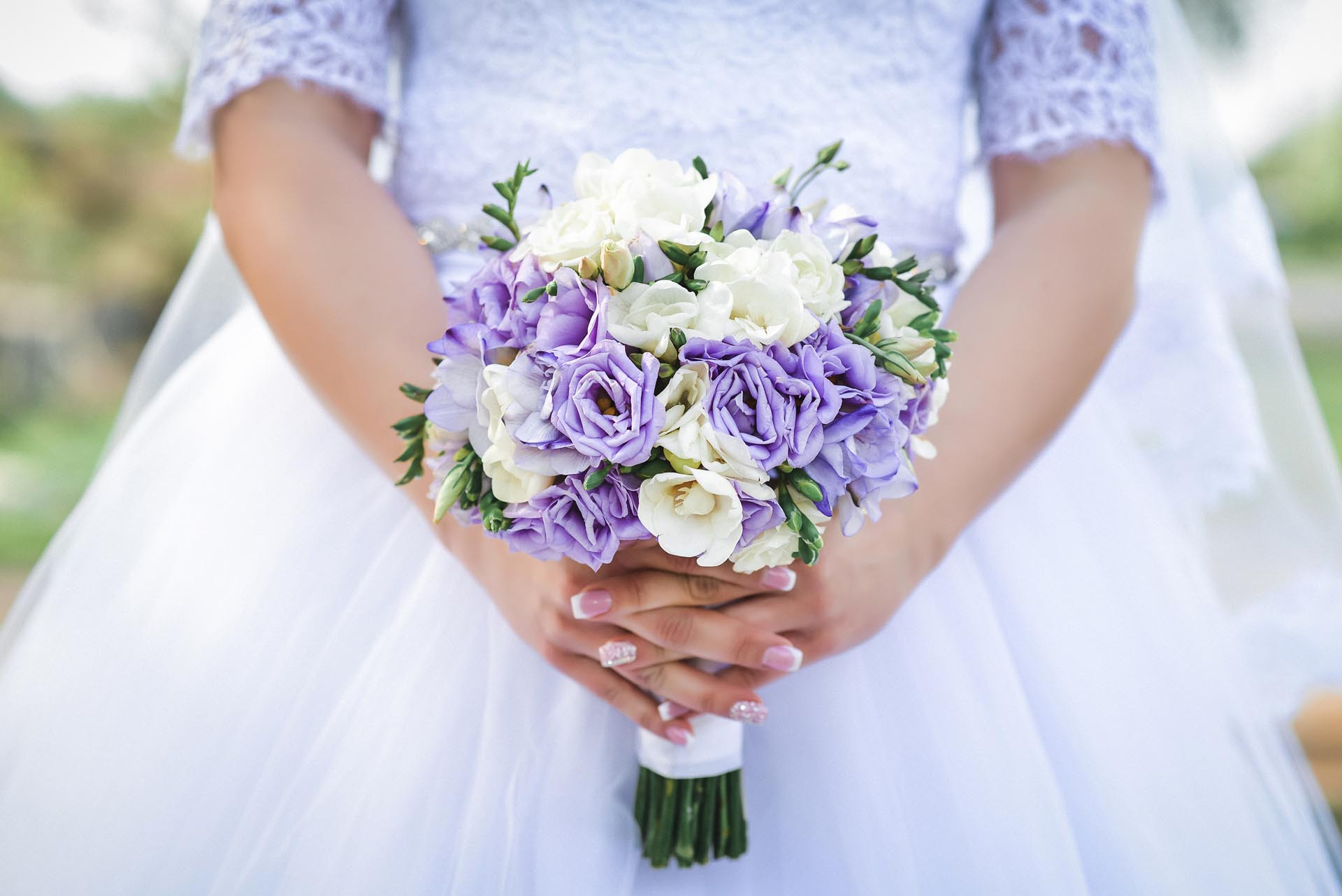 Brautstrauß Beispiele
 Brautstrauß in Lila und Weiß Heiraten mit braut