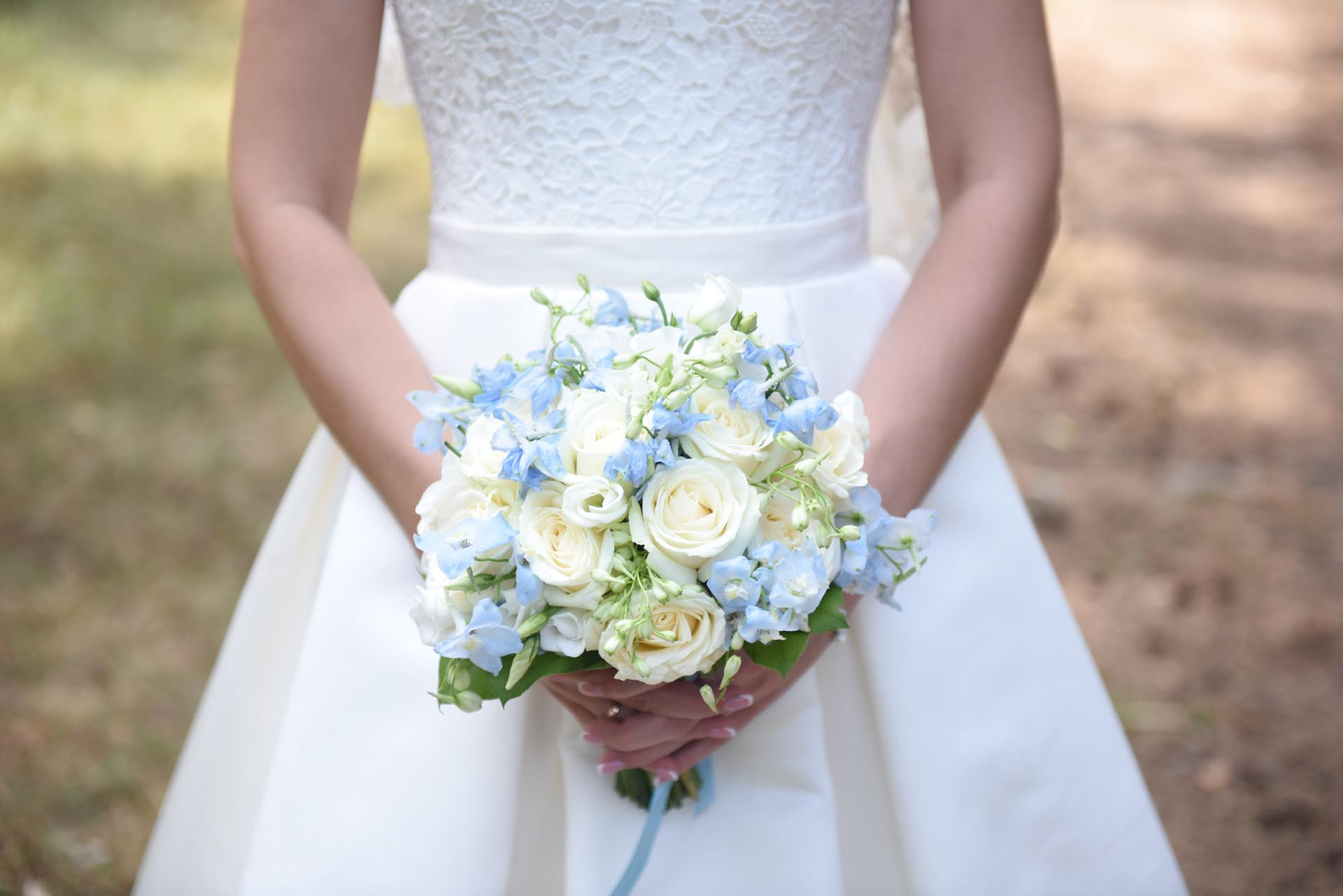 Brautstrauß Blau
 Brautstrauß in Blau und Weiß Heiraten mit braut