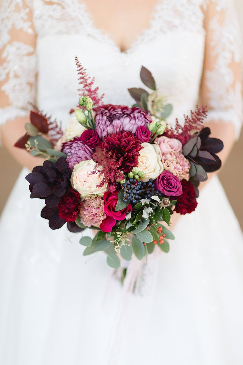 Brautstrauß Bordeaux
 Herbst und Winterhochzeit Blumen und Brautstrauß