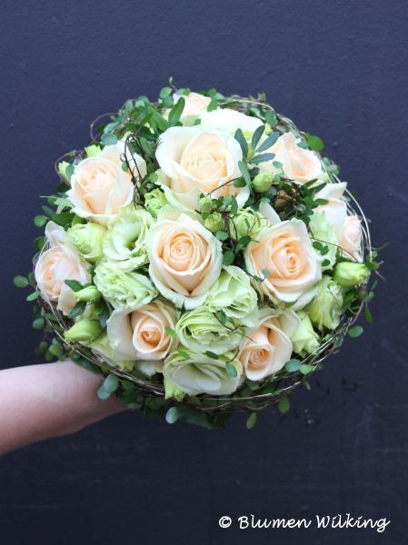 Brautstrauß Creme
 Brautstrauß in creme mit Rosen und Eustoma blumen