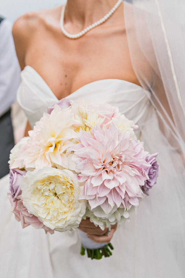 Brautstrauß Dahlien
 Blumen im Brautstrauß und ihre Bedeutungen