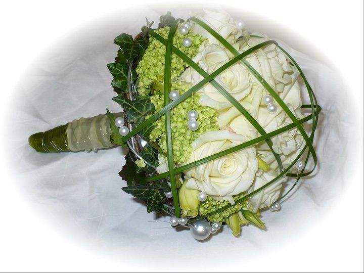 Brautstrauß Grün Weiß
 Brautstrauß weiß und grün