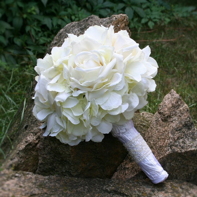 Brautstrauß Hortensien Und Rosen
 Brautstrauß Seidenblumen creme Rosen und Hortensien